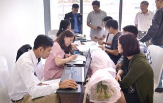 Đông đảo khách hàng nhận bàn giao căn hộ trước thời gian dự kiến